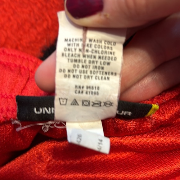 Under armour red loose basketball short size medium - Picture 4 of 6